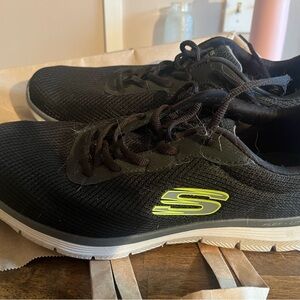 Skechers Men's Black Athletic Shoes Size 11 good condition